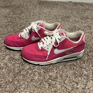 NWOB Nike Air Max. Youth size 7 = womens size 9